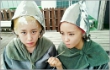 Jiyeon dan Hyomin T-ara Berpose Lucu Ala Alien