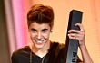 Justin Bieber 'Berikan' Piala Penghargaannya pada Fans