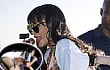 Rihanna Angkat Kaos dan Pamer Pantat Saat Manggung di London