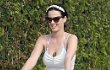 Katy Perry Cuek Selipkan Ponsel di Belahan Dada