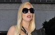 Payudara Lady GaGa Ngintip Saat Pakai Busana Semi Transparan
