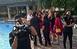 Cherry Belle Asyik Syuting Acara 'Chibi Chibi Burger' di Pinggir Kolam