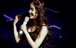 Foto Seksi IU di Atas Panggung Konsernya