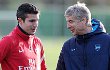 Arsene Wenger Akui Arsenal Terpaksa Jual Van Persie ke MU