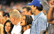Ashton Kutcher dan Mila Kunis Nonton Pertandingan Bareng Ortu