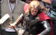 Chris Hemsworth Kembali Angkat Palu di Foto Syuting 'Thor 2'