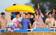 Personil One Direction Bertelanjang Dada di Video Klip 'Live While We're Young'