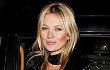 Kate Moss Cuek Topless Saat Berlibur dengan Suami