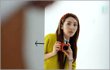 Dara 2NE1 Ketahuan Intip Cowok Buka Baju di Iklan Nikon