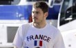 Iker Casillas Abaikan Kecaman Karena Pakai Kaos Perancis