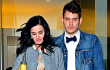 Katy Perry Sembunyi di Bawah Meja Hindari Russell Brand