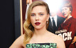 Scarlett Johansson Gandeng Cowok Baru