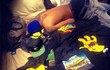Rihanna Posting Foto Chris Brown Topless di Ranjang