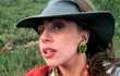 Lady GaGa Pose di Antara Singa Afrika