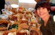 Kyuhyun SuJu Pamer Pose dengan Banyak Makanan
