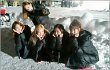 Seohyun dan Yuri Pamer Foto Main Salju untuk Ucapkan Natal