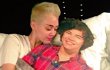 Miley Cyrus Unggah Foto Ranjang Bareng Harry Styles?