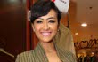 Julia Perez Basah-Basahan Kunjungi Korban Banjir Jakarta