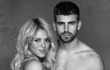 Shakira Pamer Foto Hamil Pakai Bikini Bareng Gerard Pique