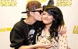 Justin Bieber Tertangkap Kamera Remas Dada Fans Wanita di Depan Publik