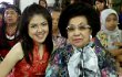 Tina Toon Sambut Imlek dengan Beramal