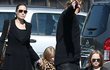 Gaya Brad Pitt Ditiru Persis Oleh Anak Kecil