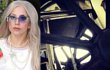 Lady GaGa Perkenalkan Kursi Rodanya Setelah Operasi