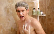 Niall One Direction Bergaya Konyol Saat Mandi di MV 'One Way Or Another'