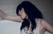 Carly Rae Jepsen Galau Putuskan Pacar di Video Musik Terbaru