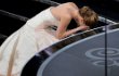 Jennifer Lawrence Malu Jatuh Tersungkur Saat Terima Oscar