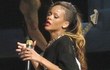 Radang Tenggorokan, Rihanna Batalkan Konser