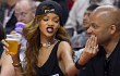 Putus dari Chris Brown, Rihanna Mesra dengan Cowok Saat Nonton Basket