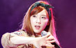 Tae Yeon Antusias Pamer Foto Personil SNSD di Lokasi Konser Jepang