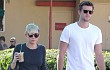Miley Cyrus dan Liam Hemsworth Tunda Nikah Tak Siap Berkomitmen