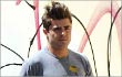 Zac Efron Alami Cidera Tangan Gara-Gara Syuting Filmnya