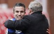 Robin van Persie Selebrasi Gol Sambil Peluk Alex Ferguson