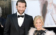Bradley Cooper Tak Malu Akui Tinggal dengan Ibunya