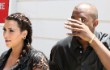 Kejedot Tiang, Kanye West Teriaki Paparazzi untuk Tidak Memotretnya