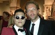 Ingin Foto Bareng, Chris Martin Tak Dikenali PSY