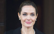 Angelina Jolie Berencana Operasi Angkat Rahim