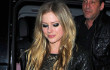Avril Lavigne Digosipkan Hamil