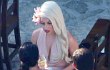 Lady GaGa Tampil Anggun Jadi Pendamping Pengantin