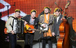 Mumford & Sons Batalkan Konser Karena Bassist Derita Sakit Otak