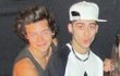 Harry Styles 1D Berpose Pegang Kemaluan Zayn Malik di Depan Fans