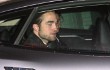 Robert Pattinson Kepergok Tinggalkan Hotel dengan Wanita di Pagi Buta