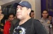 Diego Maradona Terlihat Kesal dan Kelelahan Begitu Tiba di Indonesia