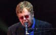 Elton John Batalkan Tur Konser Eropa Akibat Sakit Usus Buntu