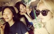 Yuri, Hyoyeon dan Tiffany Ceria Berpose dengan Minuman di Mobil