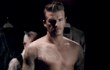 David Beckham Bertelanjang Dada di Iklan Parfum Terbaru
