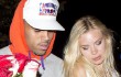 Chris Brown Pesta Bareng Cewek Blonde Setelah Sempat Masuk Penjara
